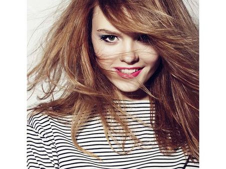 5. Shoulder-length Straight Hair: 