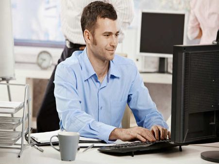 9. Choose A Large Monitor Display: 