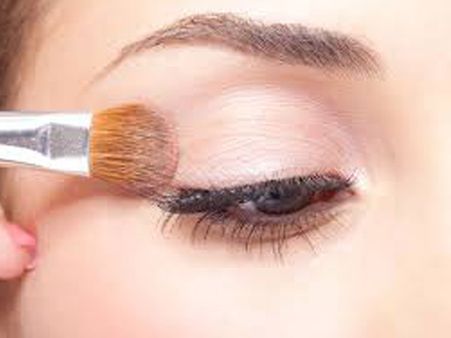 7. Eyeshadow With The Right Tone
