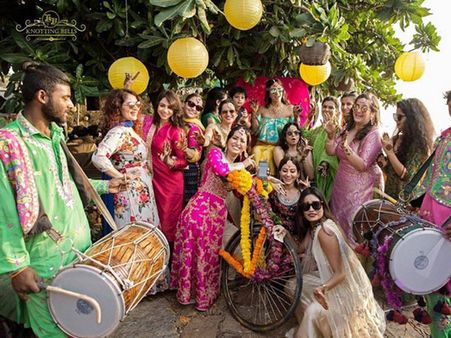 Kishwar With Her Squad