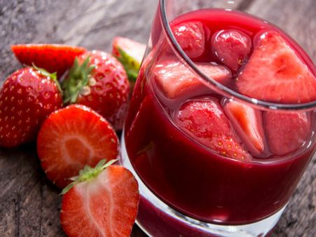 Reduce Puffy Eyes With Strawberry 