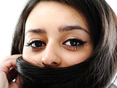 1. Semi-permanent Eyelashes Are Different From A Temporary Strip