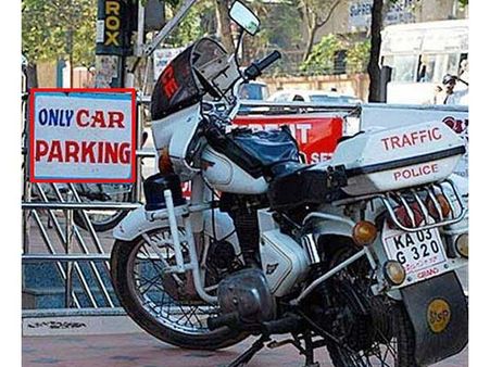 Traffic Police Also Breaks The Law!