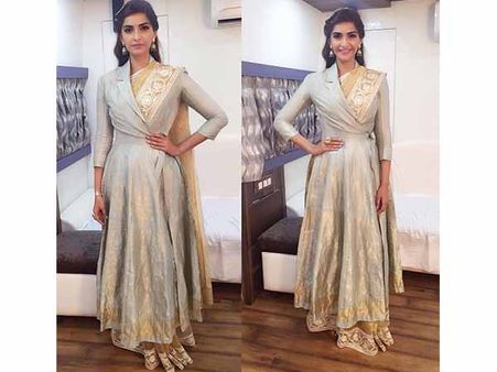 4. In an Abu Jani Sandeep Khosla sari