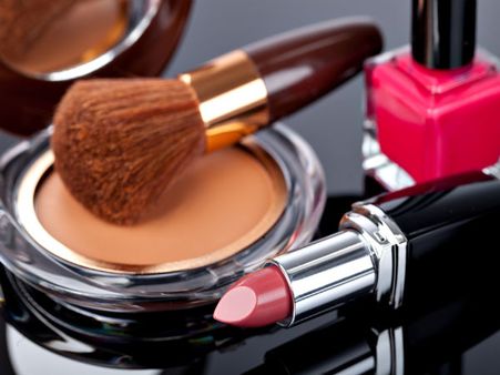 4. Tone Down The Makeup 4. Tone Down The Makeup