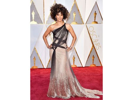 Hit: Halle Berry in Atelier Versace Couture