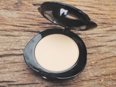 4. Carry Compact Powder: 