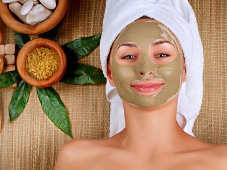 6. Basil Leaves With Sandalwood Powder Face Mask