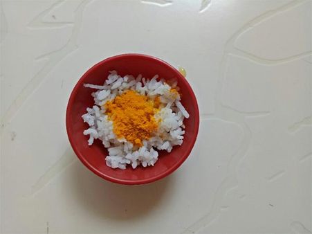 4. Rice Powder And Honey Scrub