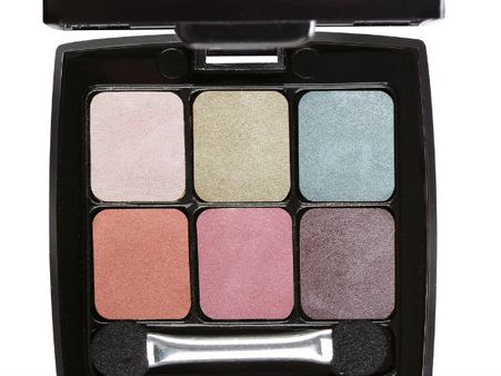 4. Light Shades Of Eyeshadow