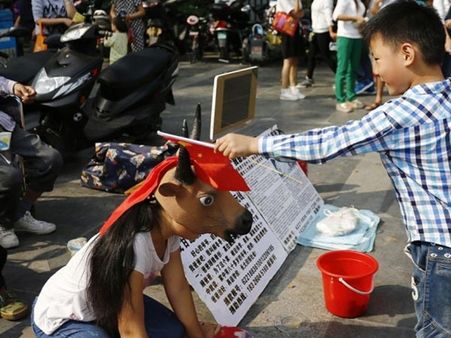 She Uses A Cow's Mask To Seek More Attention