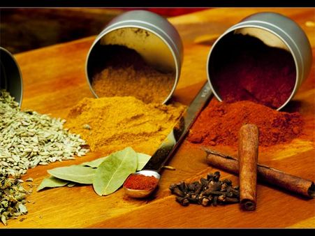 7. Apply Cinnamon Powder And Turmeric Powder