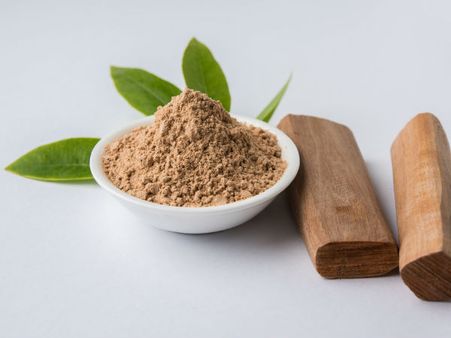 6. Use Fuller’s Earth With Yogurt And Sandalwood Powder