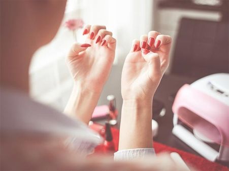 Extra Focus On The Hands And Feet Extra Focus On The Hands And Feet