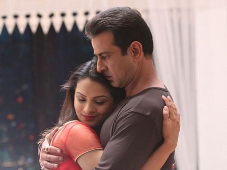 Come Across As A Lover Desperately In Love 