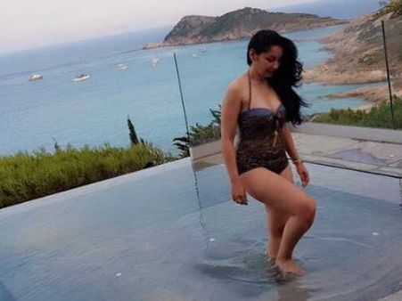 Maanyata Dutt Going All Posy By The Water