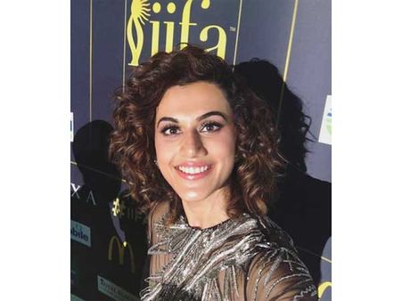 Taapsee Pannu: Side Swept Curled Short Hair