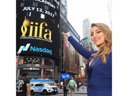 Sonakshi Sinha: Global Blonde Hair