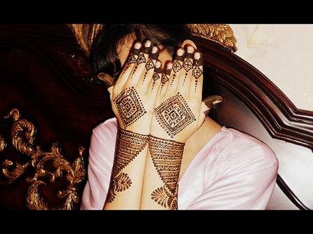 Linear Mehendi