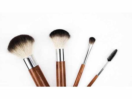 Repeating The Use Of The Same Makeup Brus