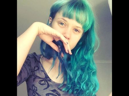 She Entertains Up To 100 People In A Single Shot!