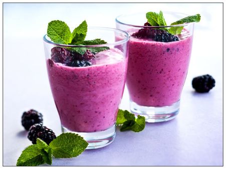 2. Berry Smoothie: