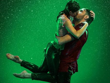 You Love Kissing In Rain!