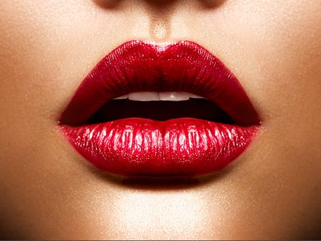 2. Textured Lip Makeup: