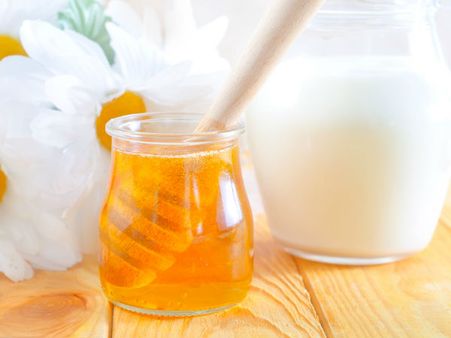 5) Saffron And Honey Toner: