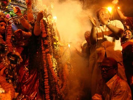 Experience Pandal Hopping 