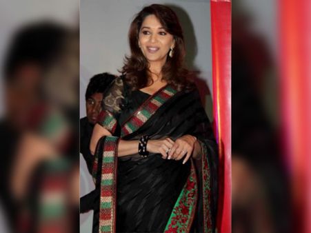 Nabami – Open Hair With Curls At End