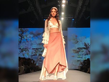 Romantic Silhouettes 