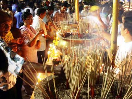 Offer Dhoop To The Gods!