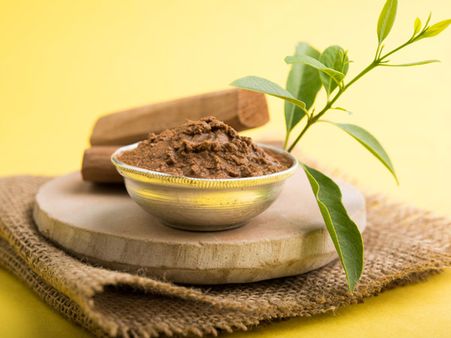 9) Sandalwood Powder: 9) Sandalwood Powder: