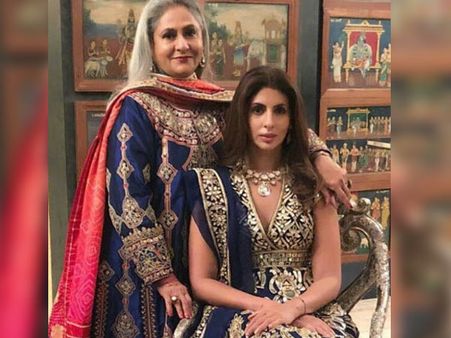 Shweta With Her Momsiee 