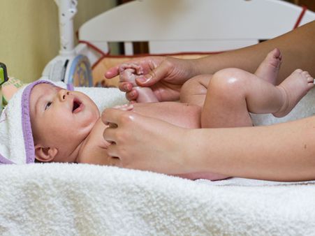 Benefits Of Oil Massage For A Baby In The Winter Season