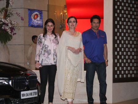1) Sachin And Anjali Tendulkar: