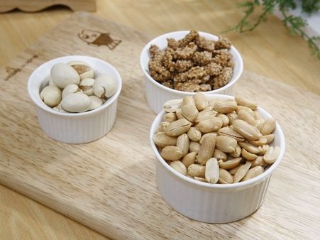 #39 Have a handful of nuts and raisins every day. 