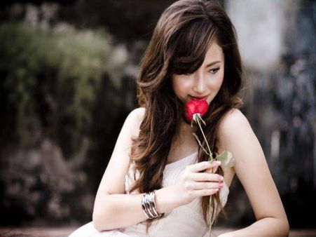 8. Looking At The Picture Of The Person You Love Lessens Physical Pain 8. Looking At The Picture Of The Person You Love Lessens Physical Pain