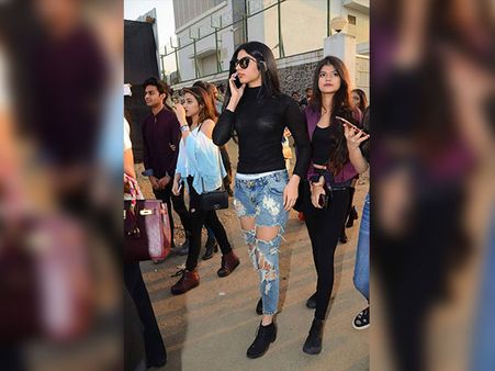 Khushi's Oops Moment 