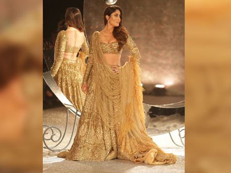 Kareena's Statement Piece