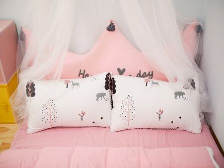Cotton pillows and bedsheets: 