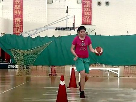 She Has Beaten The World Record Holder For Being The Tallest Girl She Has Beaten The World Record Holder For Being The Tallest Girl