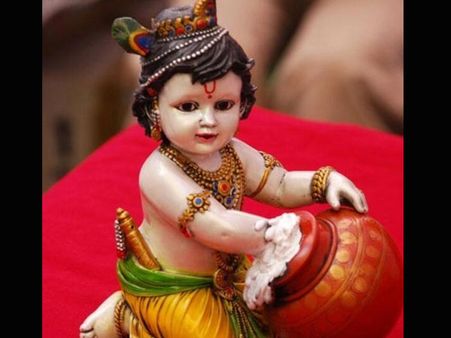 1. Om Devki Nandanay Vidmahe Vasudevay Dhimahi Tanno Krishna Prachodayat