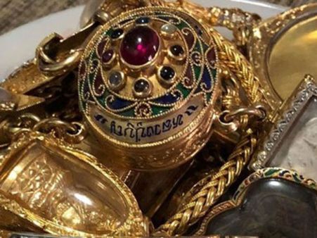 He Wishes To Marry Off His Youngest Daughter In The Most Unique Way He Wishes To Marry Off His Youngest Daughter In The Most Unique Way