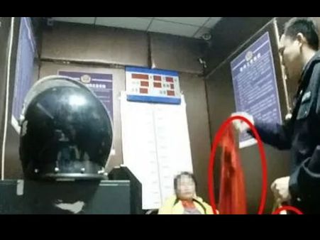 She Realised The Top Didn’t Fit Her