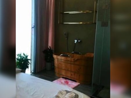 She Was Totally Unaware Of Being Recorded