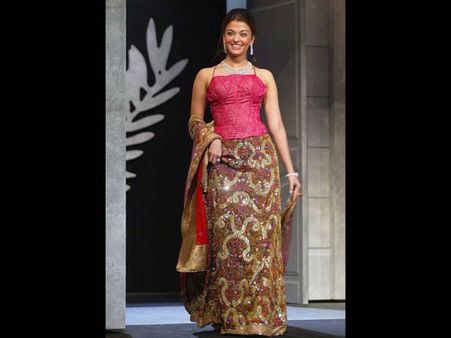 2003 (Look 2): In A Neeta Lulla Separates 2003 (Look 2): In A Neeta Lulla Separates