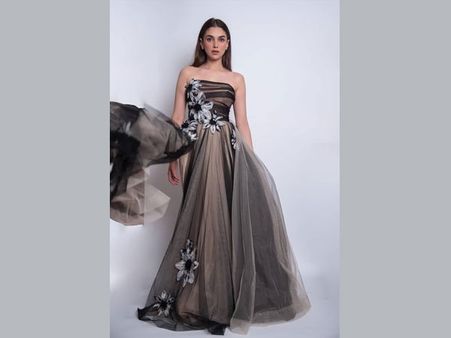 Aditi Rao Hydari In A Nude And Black Gown