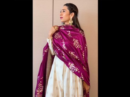 Karisma Kapoor’s Wine Dupatta